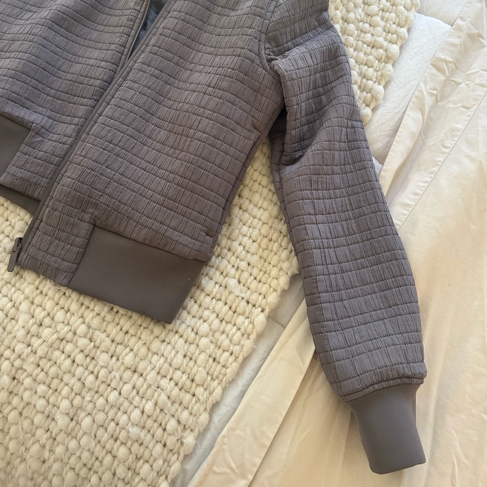 NWOT Lululemon reversible bomber jacket - Picture 4 of 8